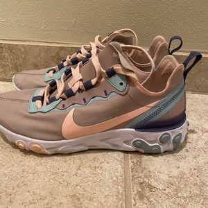 NIKE REACT- SIZE 9